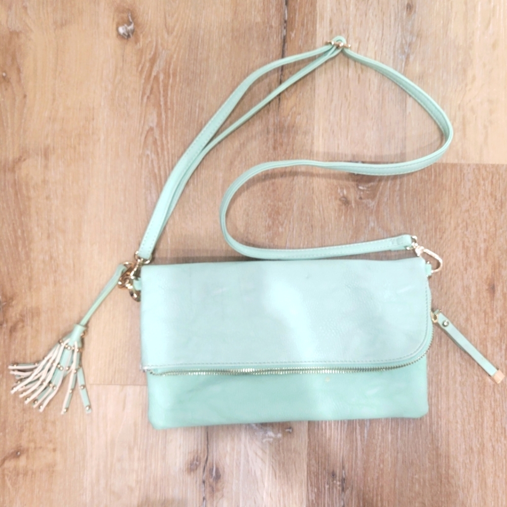 Charming Charlie mint fold oversnap/zip closure w/removable strap purse